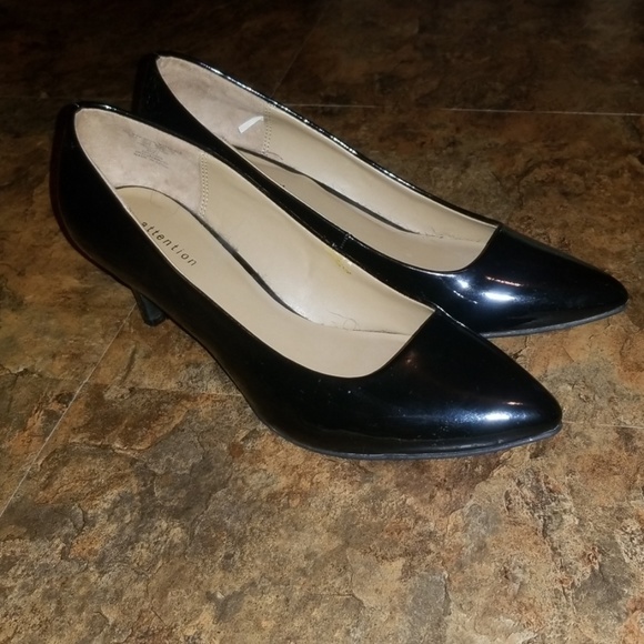 Black pointed toe heels - Picture 1 of 3